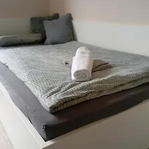  Apartment Near Deutschland